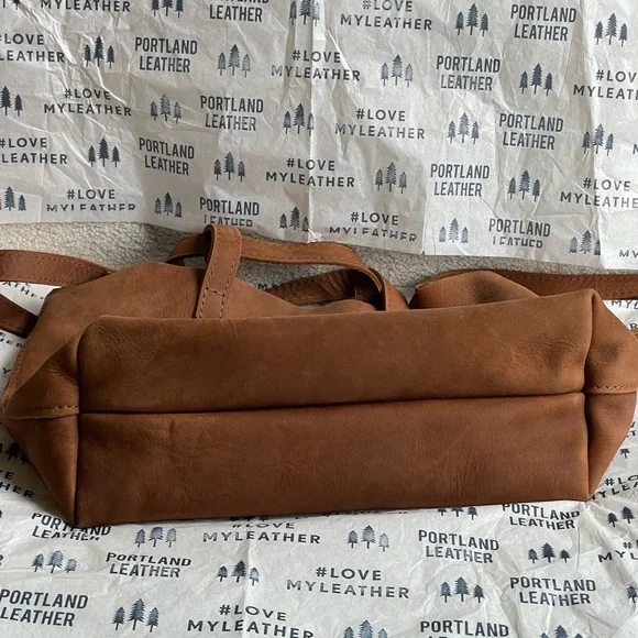 Portland Leather Classic Medium Crossbody COCOA 🦄 - Picture 5 of 6